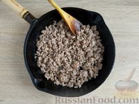 Фото приготовления рецепта: Булгур с мясным фаршем и вермишелью - шаг №3