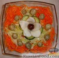 Фото к рецепту: Закуска "Лотос" из овощей, грибов и кальмаров
