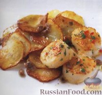 Фото к рецепту: Гребешки с картофелем под соусом из анчоусов