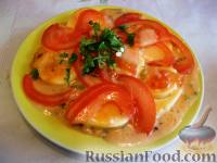Фото приготовления рецепта: Запеченные яйца под томатным соусом с лососем - шаг №14
