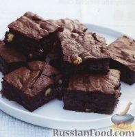 Фото к рецепту: Шоколадные пирожные (печенье брауни) с лесными орехами
