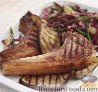 Фото к рецепту: Жареная баранина с баклажанами и салатом из красной капусты