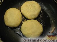 Фото приготовления рецепта: Зразы картофельные с семгой - шаг №10