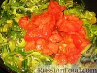 Фото приготовления рецепта: Кабачково-баклажанный мильфей с овощами - шаг №4