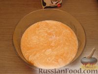 Фото приготовления рецепта: Сок морковный со сливками - шаг №3