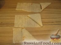 Фото приготовления рецепта: Треугольные пирожки из лаваша - шаг №11