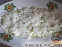 Фото приготовления рецепта: Салат "Ананас" из курицы, с орехами и сыром - шаг №11
