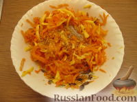 Фото приготовления рецепта: Салат "Оранжевое настроение" - шаг №7