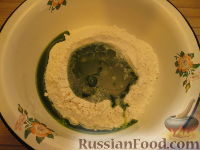 Фото приготовления рецепта: Зеленые равиоли с томатно-сырной начинкой - шаг №4
