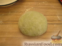 Фото приготовления рецепта: Зеленые равиоли с томатно-сырной начинкой - шаг №7