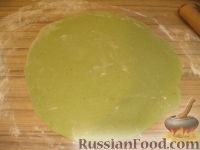 Фото приготовления рецепта: Зеленые равиоли с томатно-сырной начинкой - шаг №12