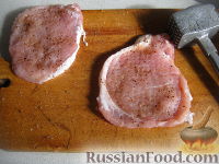 Фото приготовления рецепта: Отбивные из свинины в кляре - шаг №2