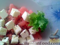 Фото к рецепту: Салат из арбуза и брынзы