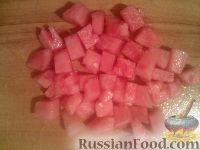 Фото приготовления рецепта: Салат из арбуза с овощами и брынзой - шаг №1