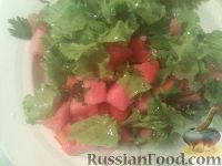 Фото приготовления рецепта: Салат из арбуза с овощами и брынзой - шаг №6