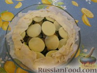 Фото приготовления рецепта: Открытый пирог с цуккини и колбасным сыром - шаг №6