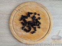Фото приготовления рецепта: Морковно-яблочный салат с овсяными хлопьями и черносливом - шаг №6