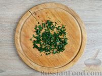 Фото приготовления рецепта: Салат из огурцов, помидоров, маринованных шампиньонов и лука - шаг №6