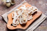 Фото приготовления рецепта: Картофельные драники с грибным припёком - шаг №6