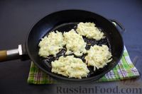 Фото приготовления рецепта: Оладьи из капусты и риса - шаг №11