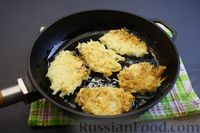 Фото приготовления рецепта: Оладьи из капусты и риса - шаг №12