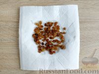 Фото приготовления рецепта: Овсяные батончики с арахисом, изюмом и мёдом (без духовки) - шаг №5