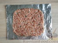 Фото приготовления рецепта: Мясной рулет с рисом и яйцами - шаг №12