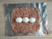 Фото приготовления рецепта: Мясной рулет с рисом и яйцами - шаг №13