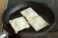 Фото приготовления рецепта: Конвертики из лаваша с плавленым сыром и зелёным луком - шаг №8