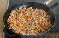 Фото приготовления рецепта: Гречка с грибами и мясным фаршем (на сковороде) - шаг №6