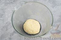 Фото приготовления рецепта: Пасхальные пирожки "Зайцы" из творожного теста с мясной начинкой - шаг №5