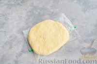 Фото приготовления рецепта: Пасхальные пирожки "Зайцы" из творожного теста с мясной начинкой - шаг №6