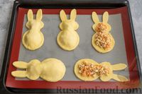 Фото приготовления рецепта: Пасхальные пирожки "Зайцы" из творожного теста с мясной начинкой - шаг №14