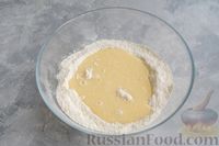 Фото приготовления рецепта: Классические маффины с черникой - шаг №6