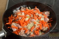 Фото приготовления рецепта: Курица с гречкой и рисом (на сковороде) - шаг №5