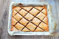 Фото приготовления рецепта: Пирог из теста фило, с изюмом, орехами и мёдом - шаг №10