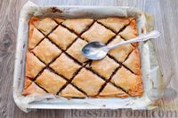 Фото приготовления рецепта: Пирог из теста фило, с изюмом, орехами и мёдом - шаг №12