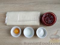 Фото приготовления рецепта: Слоёные пирожки с малиновым вареньем - шаг №1