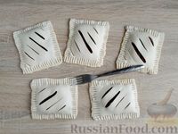 Фото приготовления рецепта: Слоёные пирожки с малиновым вареньем - шаг №7
