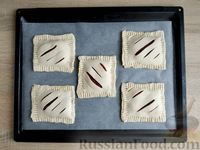 Фото приготовления рецепта: Слоёные пирожки с малиновым вареньем - шаг №8