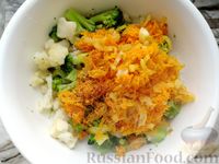 Фото приготовления рецепта: Запеканка с брокколи и цветной капустой в яично-молочной заливке - шаг №5