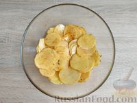 Фото приготовления рецепта: Картофельные чипсы в микроволновке - шаг №8