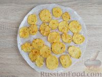 Фото приготовления рецепта: Картофельные чипсы в микроволновке - шаг №11