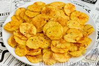 Фото приготовления рецепта: Картофельные чипсы в микроволновке - шаг №15