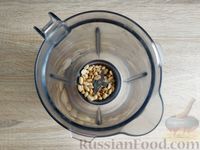 Фото приготовления рецепта: Арахисовый смузи с творогом - шаг №3