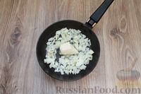 Фото приготовления рецепта: Рыбный суп со шпинатом и плавленым сыром - шаг №7