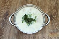 Фото приготовления рецепта: Рыбный суп со шпинатом и плавленым сыром - шаг №10