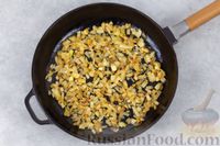 Фото приготовления рецепта: Рагу из курицы с фасолью, кукурузой, сладким перцем и томатной пастой - шаг №5