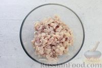 Фото приготовления рецепта: Рубленые котлеты из куриного филе, запечённые с помидорами и сыром - шаг №3