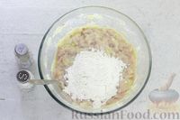 Фото приготовления рецепта: Рубленые котлеты из куриного филе, запечённые с помидорами и сыром - шаг №6